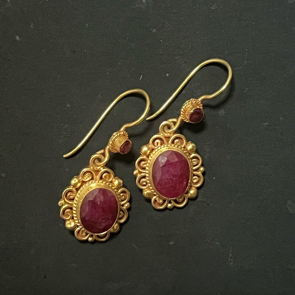 Silver earring. Gold plated. Brand new hand made.